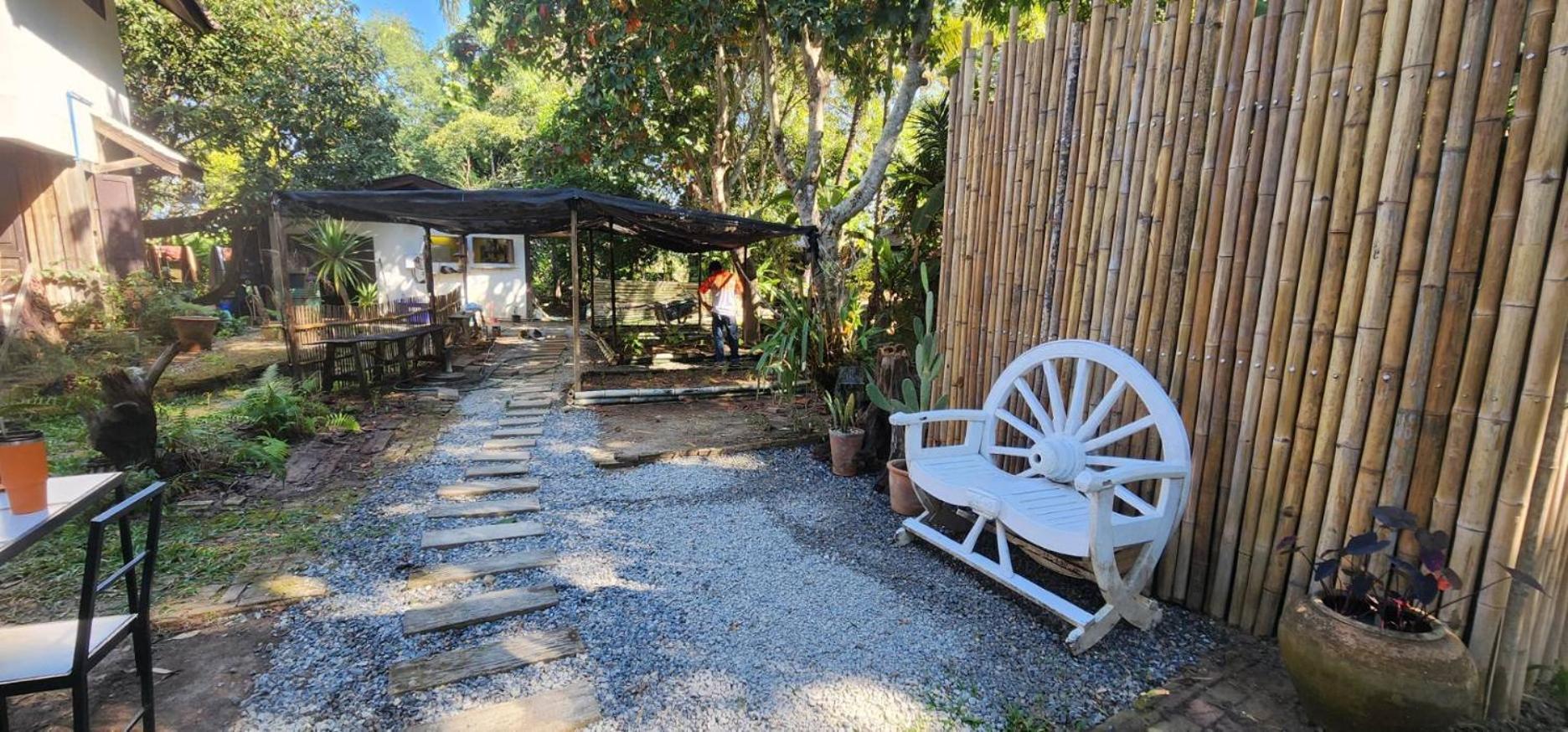 Tung Tong Homestay & Camping Mae Rim Bagian luar foto