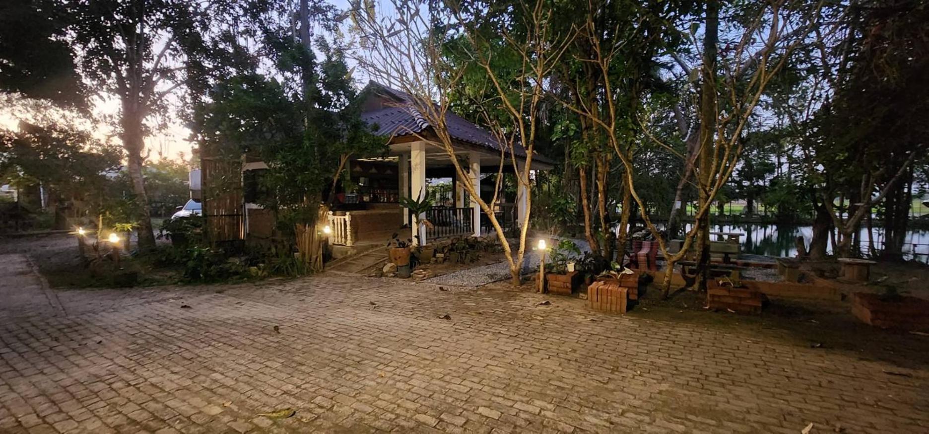Tung Tong Homestay & Camping Mae Rim Bagian luar foto